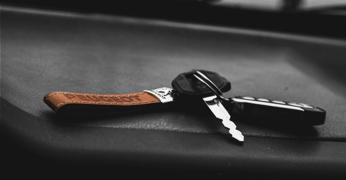 Chevrolet car key fob — Millburn Locksmith Inc
